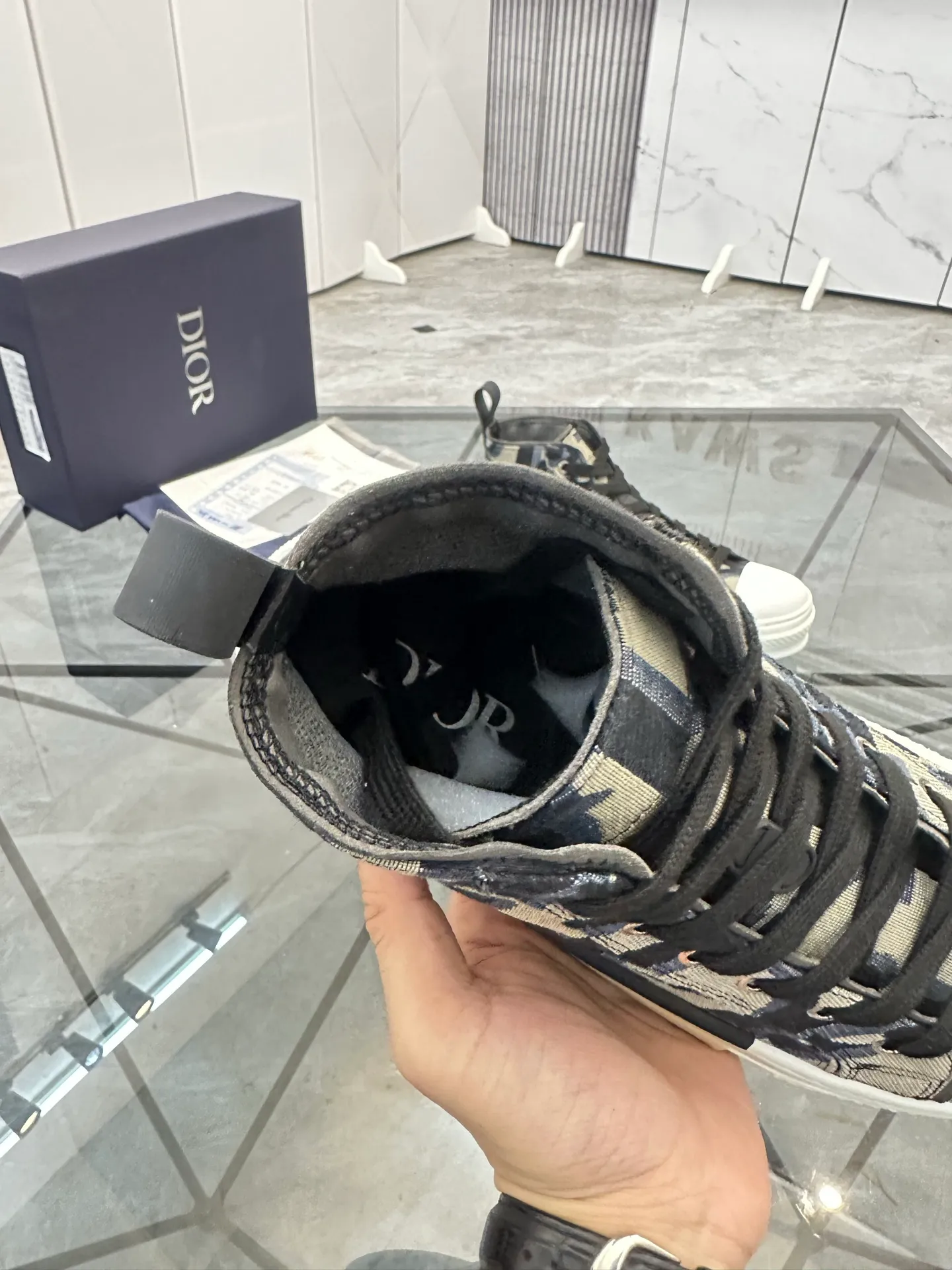 Selling men's shoes 💰: 💰P460¥ Product trademark: Dio* "Dior*" high-top casual shoes Regular size: 36-45 (can be customized to 46) Couple style B23 Product materials: Upper imported original fabric, breathable lining, original outsole. No.: 007